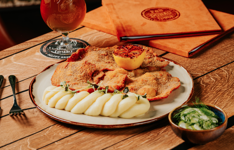 Viedenský rezeň z kuchyne PaB Donau